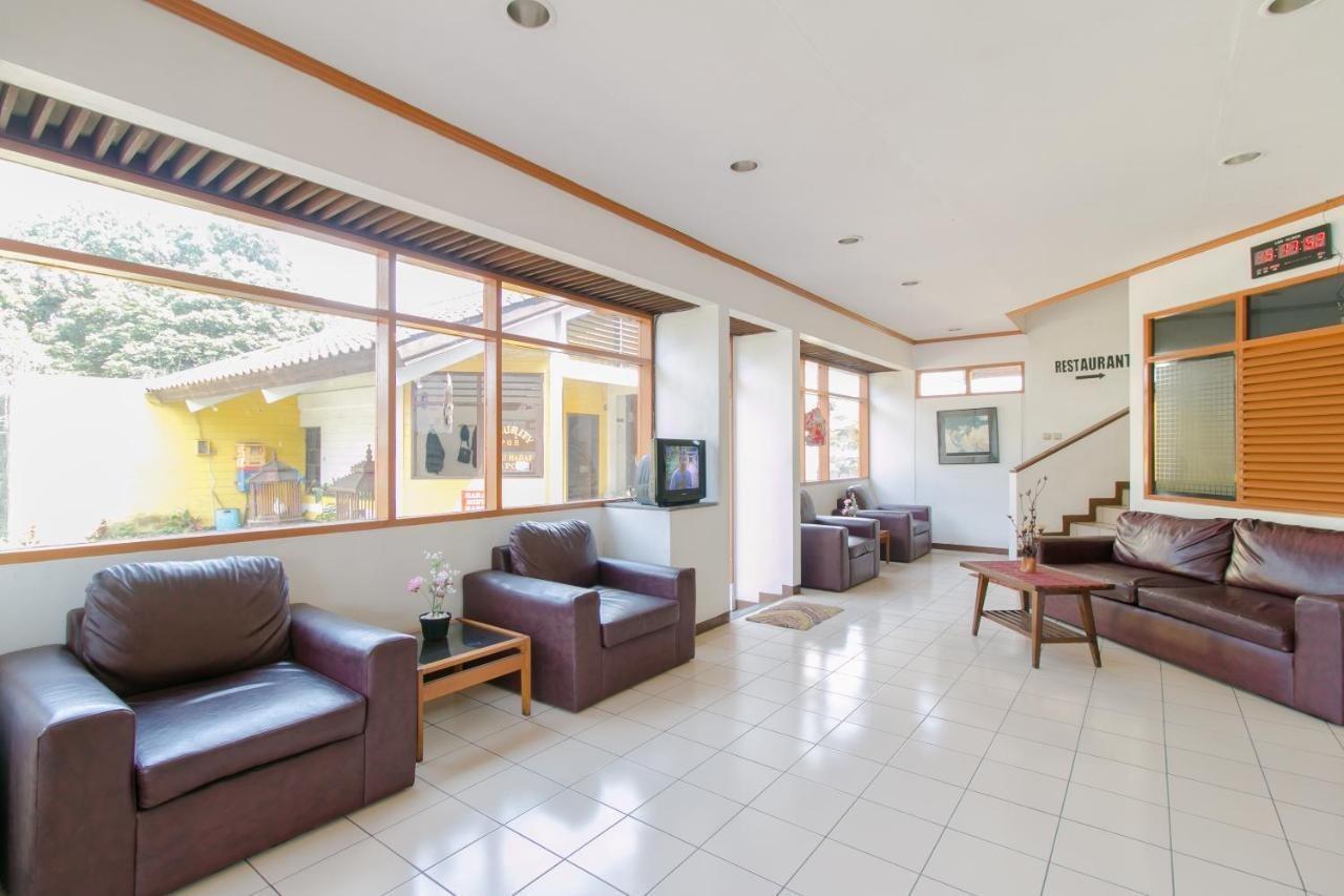 Oyo 1996 Koneng Hotel Cibodas Ngoại thất bức ảnh